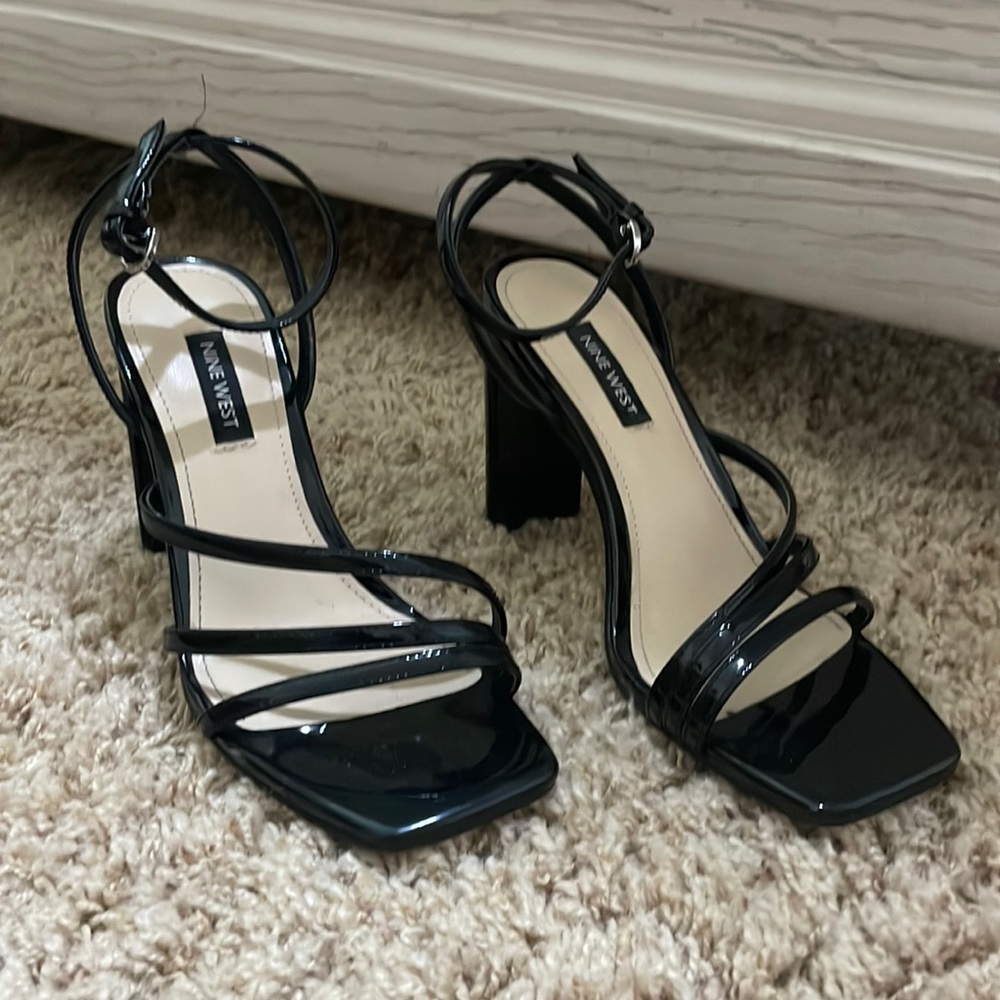 Nine West black pumps